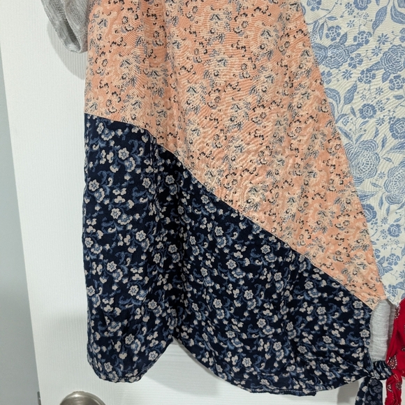 Style & Co Mixed-Print (Patchwork) Side-Tie Short Sleeve Shirt in Size 3X - Picture 5 of 10